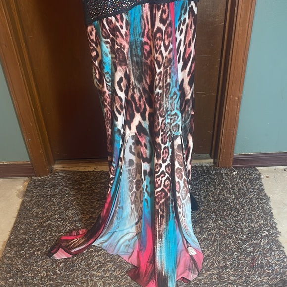 Women neck halter dress with splits - Picture 2 of 4